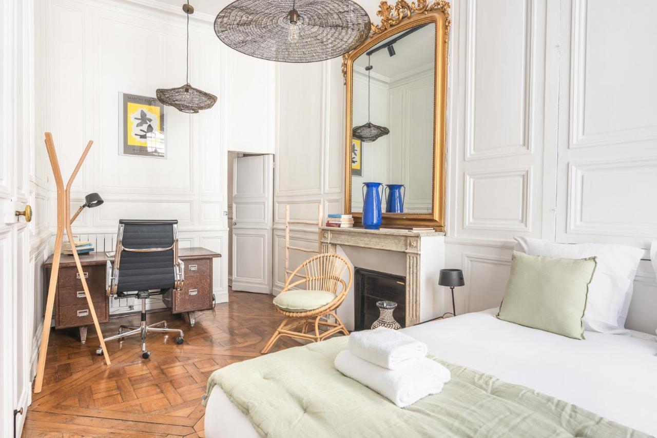 Outstanding Parisian Flat In Heart Of Paris Center Apartment Luaran gambar