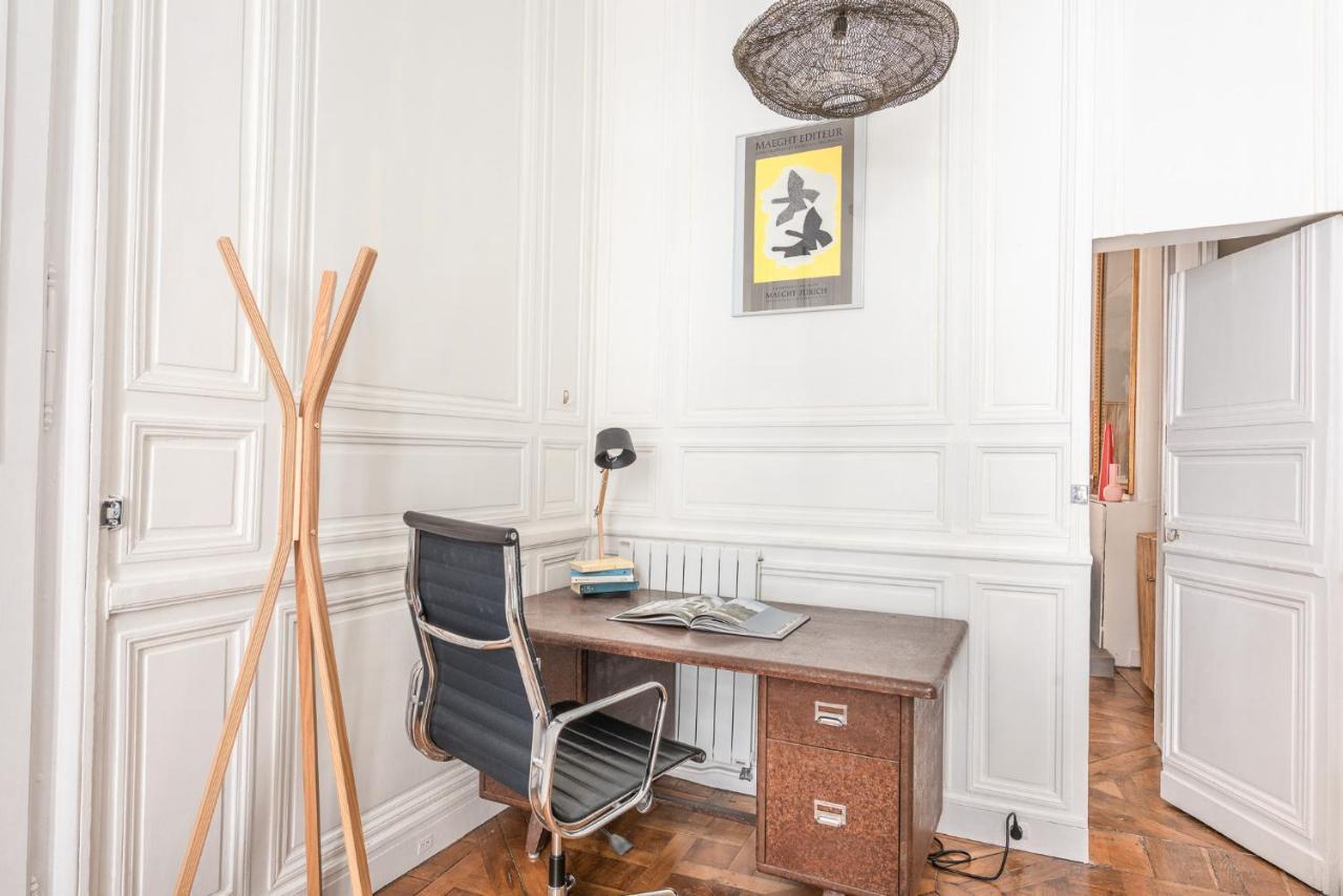 Outstanding Parisian Flat In Heart Of Paris Center Apartment Luaran gambar